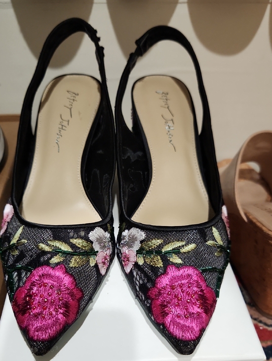 Betsey JOHNSON Black Lira Floral Beaded Accent Heels main image 7